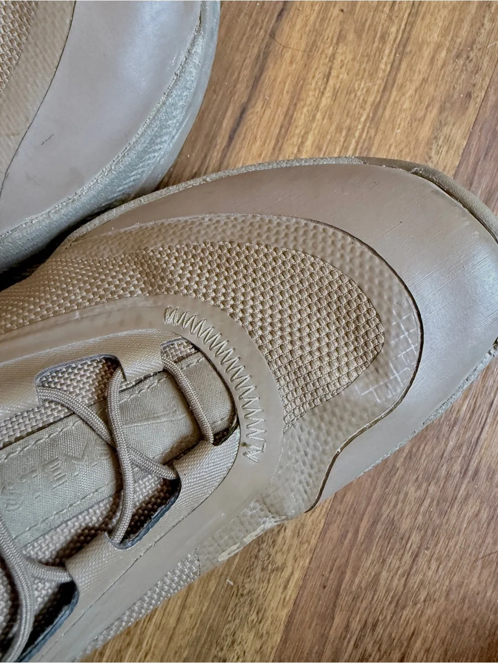Nike sturdy mid